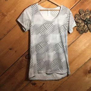 Lularoe Classic Tee